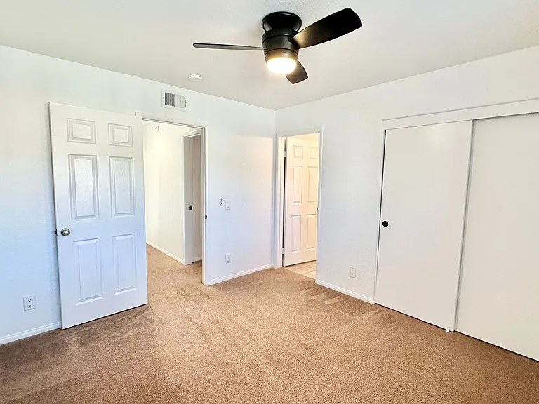 266 Royal Glen Dr — Photo 48