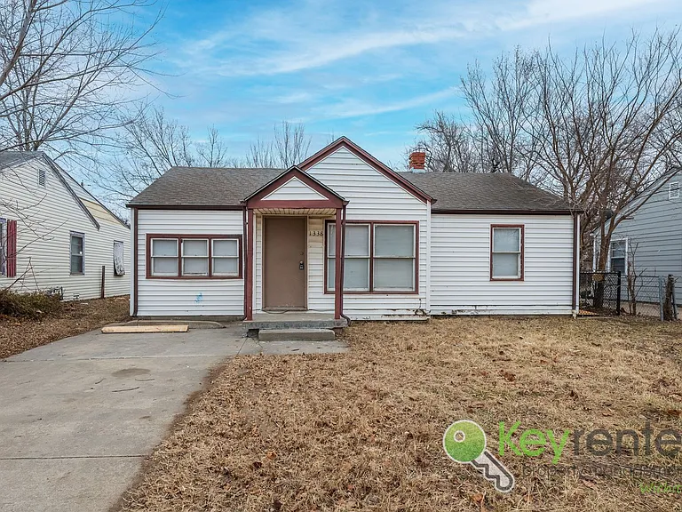 1338 N Volutsia Ave — Photo 1