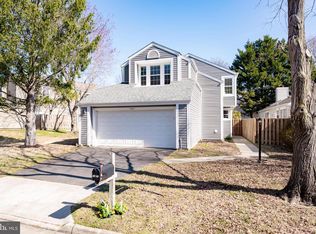 7501 Cross Gate Ln, Alexandria, VA 22315