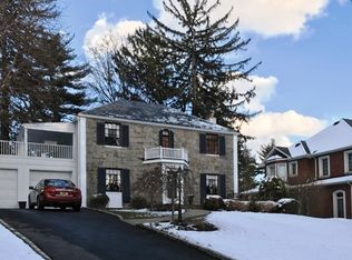 75 Old Pond Rd, Great Neck, NY 11023