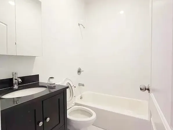 33-60 10th Street image 7 of 13