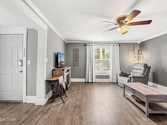 5th image of 207 C St