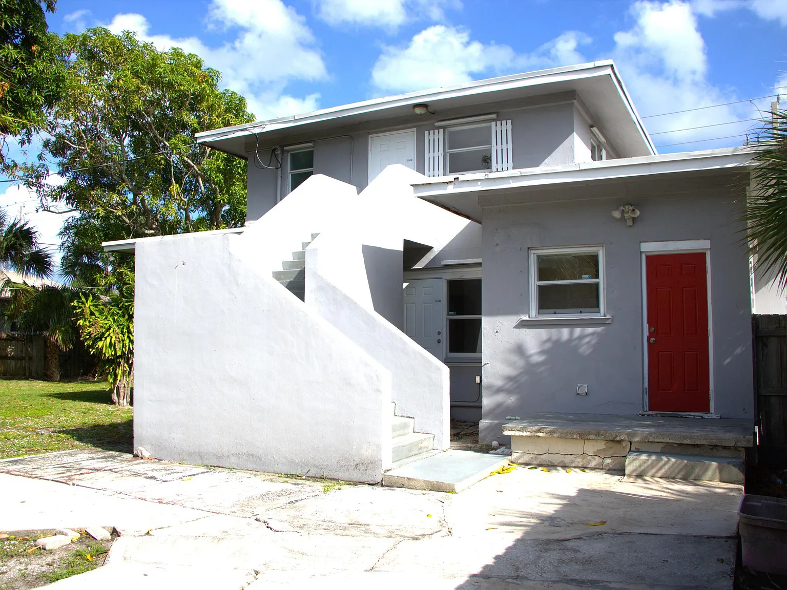 5 bed, 2.0 bath, 2572 sqft, $5,950 — Photo 4