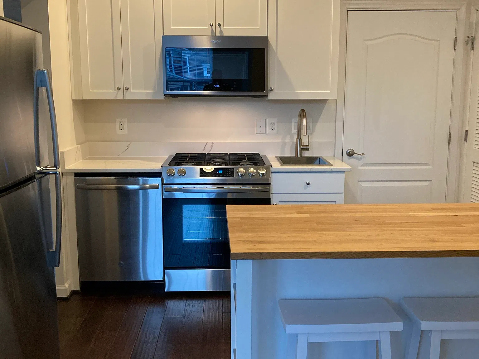 1 bed, 334 sqft, $1,900 — Photo 2