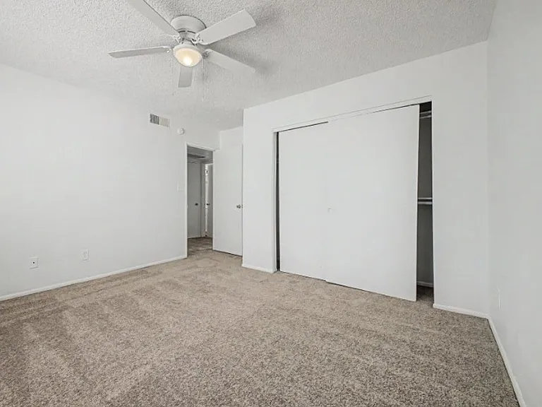 10719 W Vista Ave — Photo 21