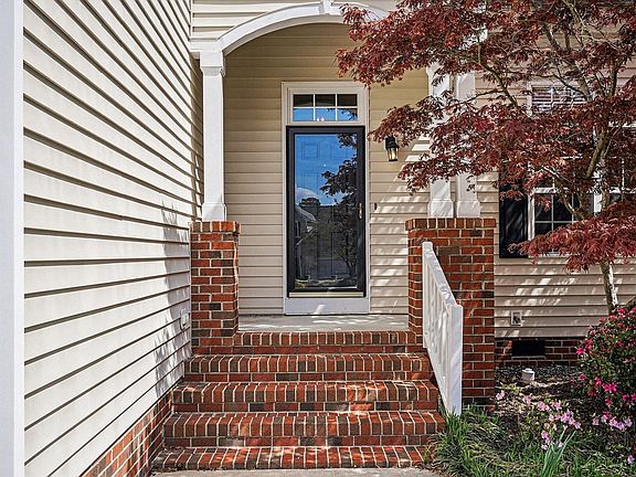 3rd image of 1713 Magnolia Oak Pl
