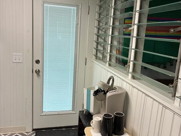 112 E Scott St, Tivoli, TX 77990