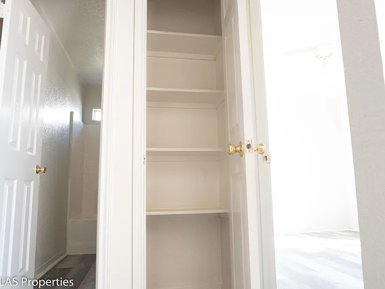 2913 Cantabrian Dr #B — Photo 15