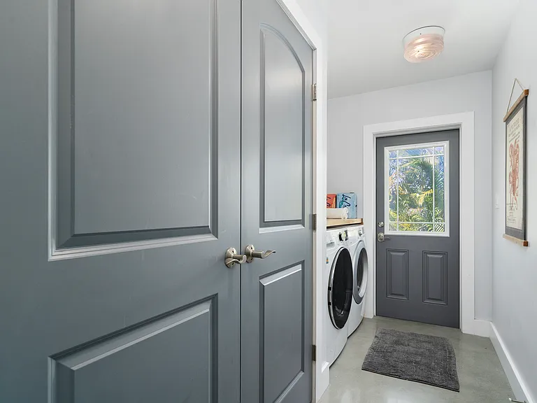 330 N Tessier Dr — Photo 15