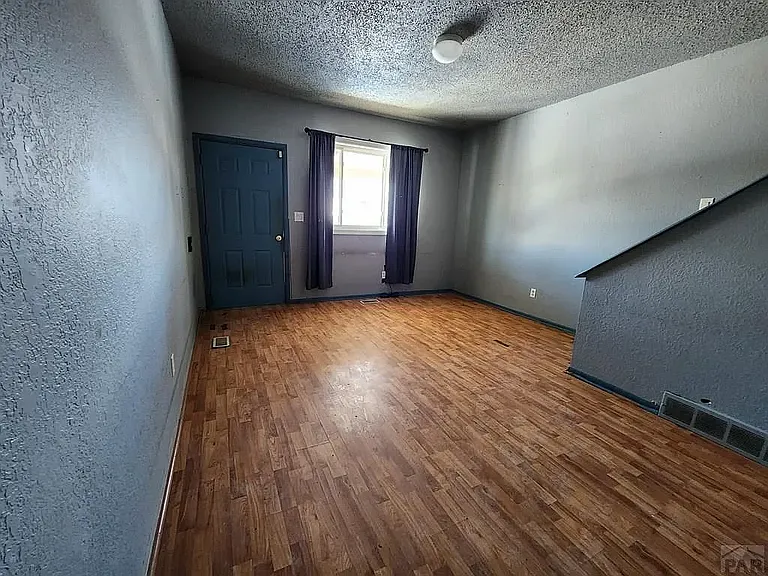 1019 E Abriendo Ave — Photo 4