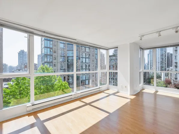 1188 Richards St #708, Vancouver, BC V6B 3E6