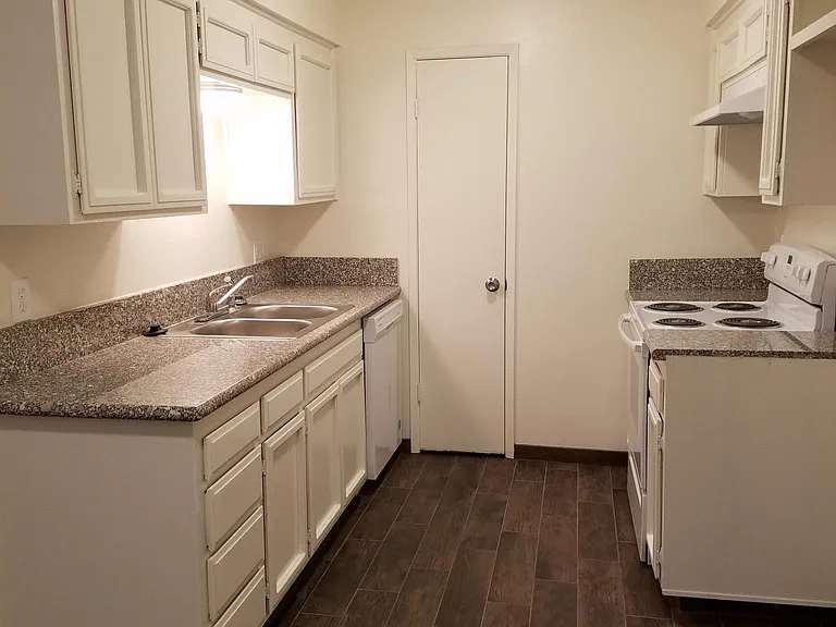 1497 Harvard Ave #B — Photo 2