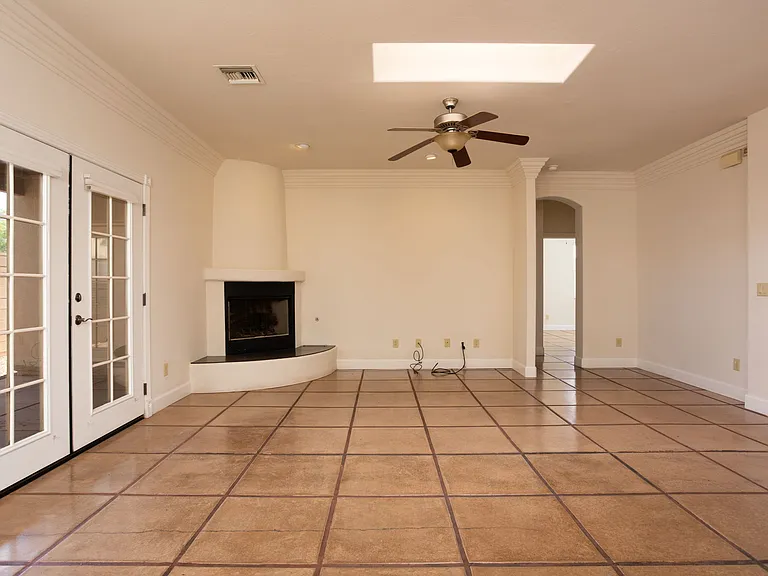 1029 E Blanton Dr — Photo 10