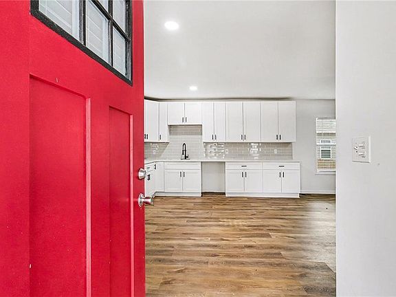 4th image of 951 Reed Ave