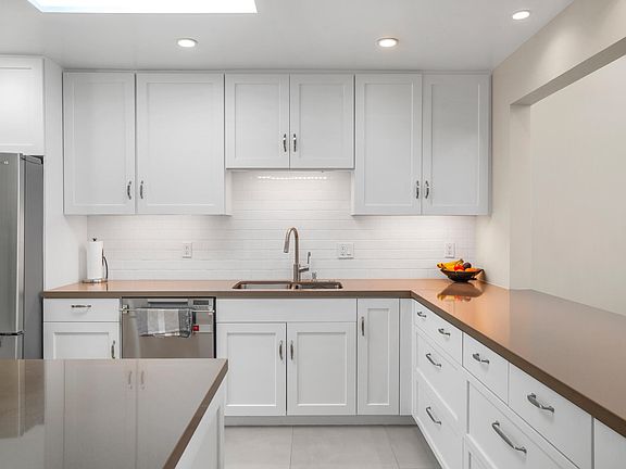 5th image of 2422 S Sierra Madre