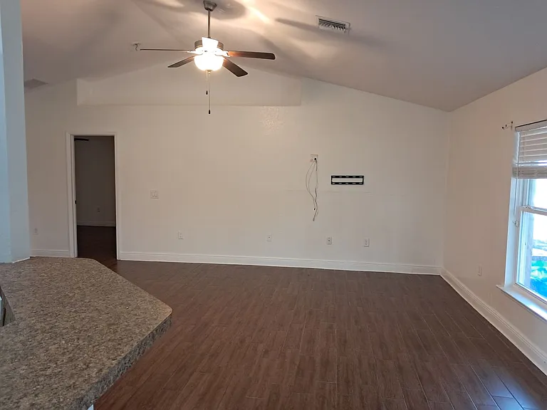 4910 Bywood St — Photo 3
