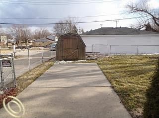 4th image of 25049 Doris Ct