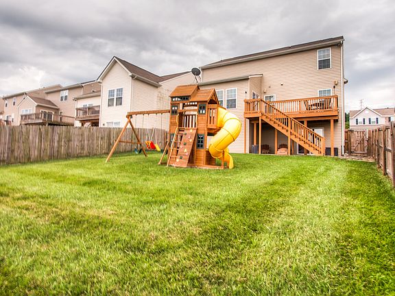 5th image of 549 Wolfeboro Ln