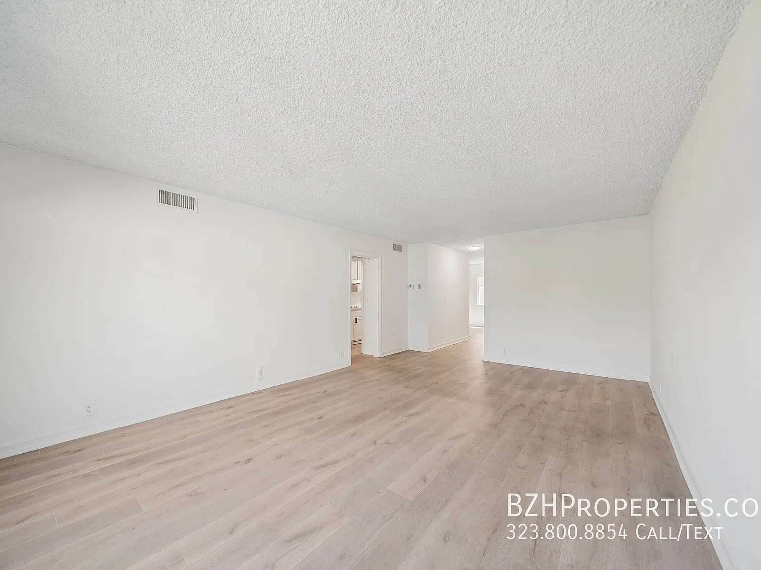 2 Bed 2 Bath with Central A/C and Tandem Parking — Photo 4
