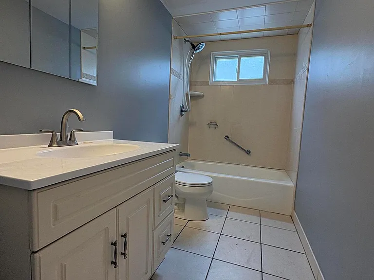 10 Montvale Pl — Photo 4