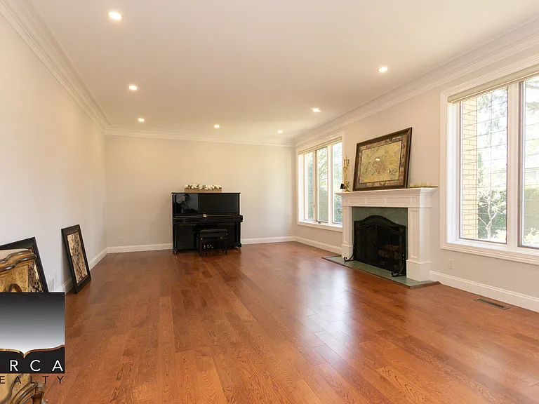 6858 Wiltshire St — Photo 2