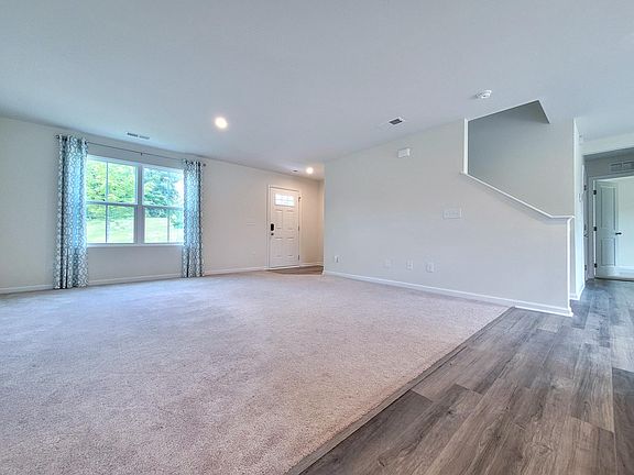 3rd image of 1002 Briar Rose Ln