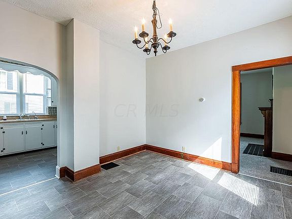 5th image of 304 Terrace Ave