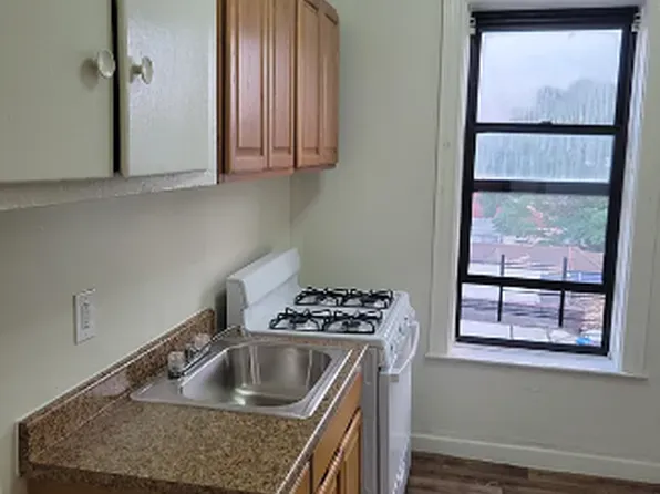 374 East 49th Street image 1 of 8