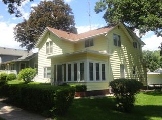 327 3rd St, Baraboo, WI 53913