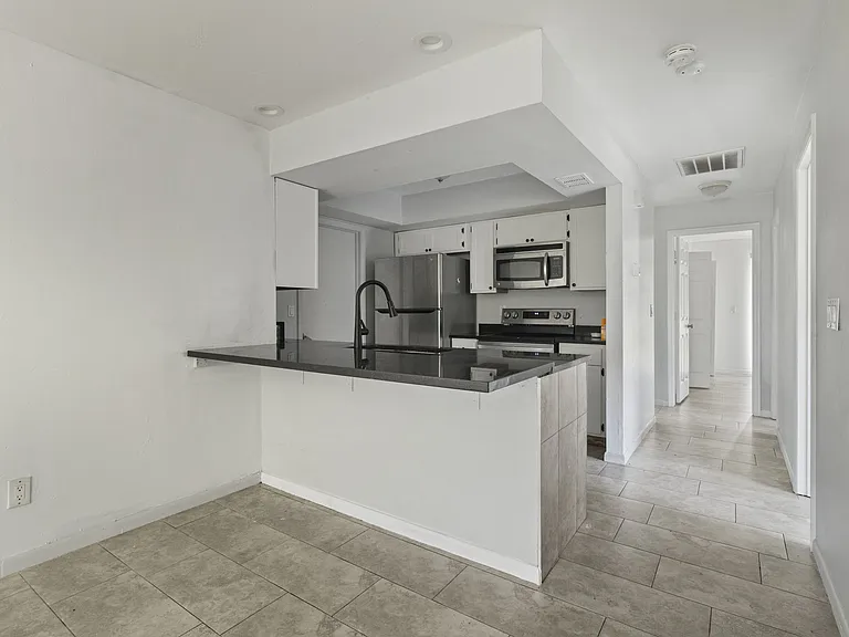 4305 SW Santa Barbara Pl — Photo 14