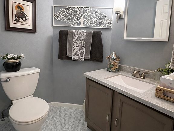 5th image of 342 Country Club Dr