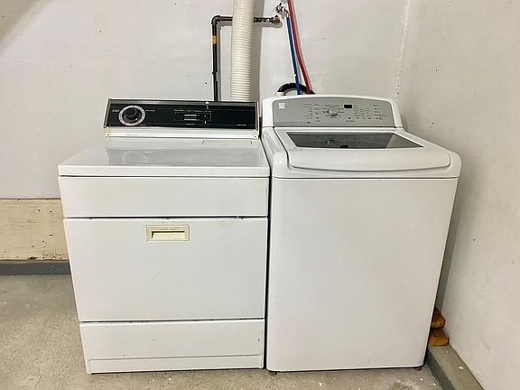 4th image of 37 Cambridge Ave Floor 2