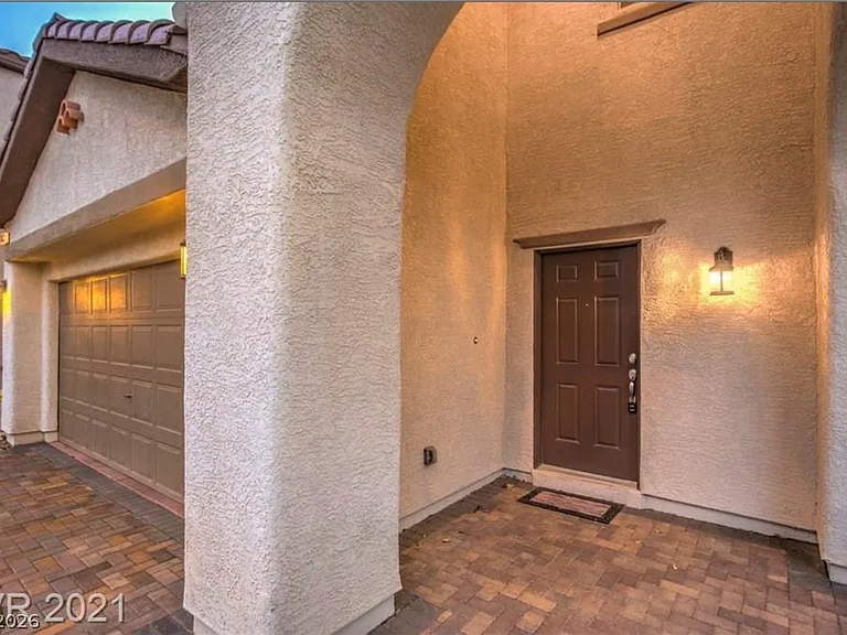 7063 Claythorn Rd — Photo 2