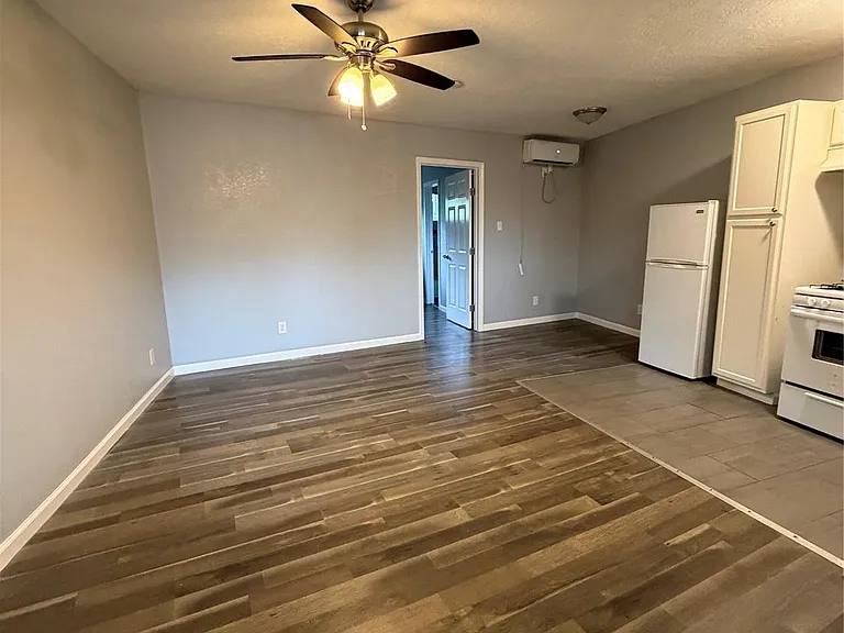 4811 Oakland St #12 — Photo 14