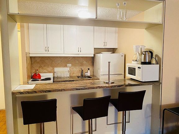 4th image of 150 W 51st St APT 1405