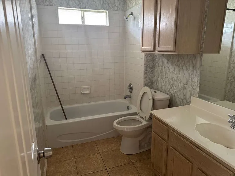 844 Brockden Dr — Photo 9