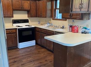 911 Maple St, Yukon, OK 73099