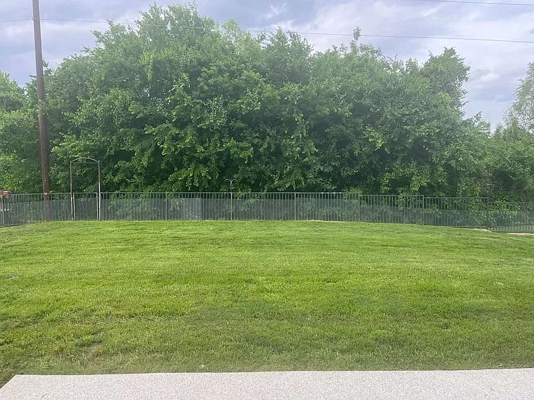 2700 Dunes Dr — Photo 23