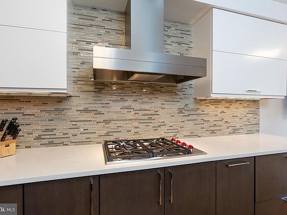 5th image of 6305 Chaucer View Cir