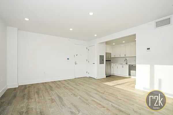 Rented by Realty 2000 Corp | media 9