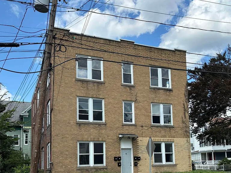 18 Kelsey St #3 — Photo 1