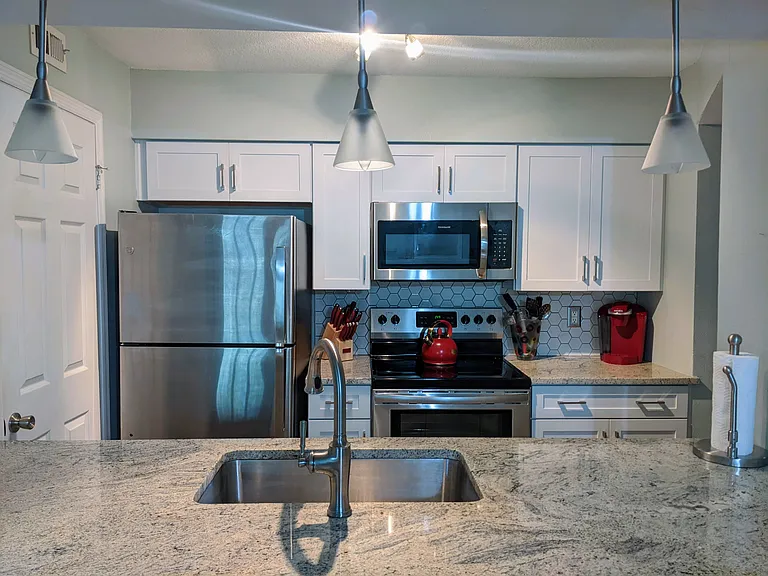 1000 W Horatio St — Photo 6