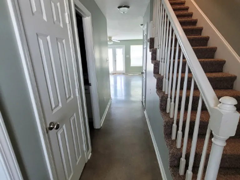 1602 Dehart Dr — Photo 2