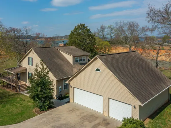 1379 Paradise Ln, Dandridge, TN 37725