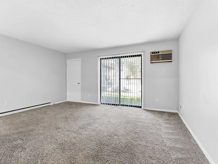 Walnut Woods Apartments — Photo 24