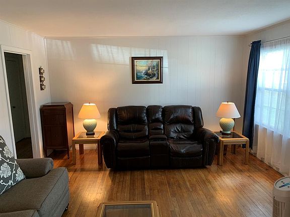 2nd image of 309 Twin Oaks St