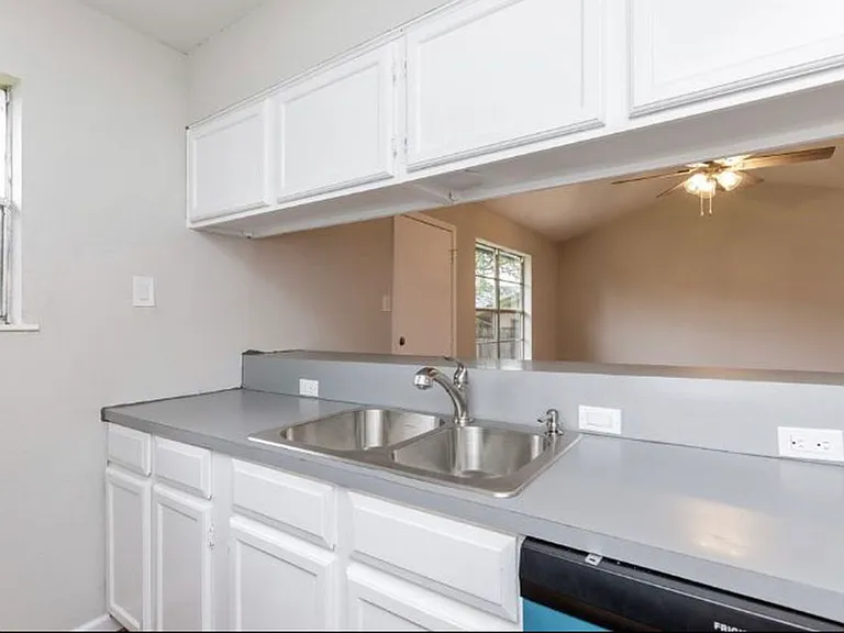 5337 Avenue C — Photo 7