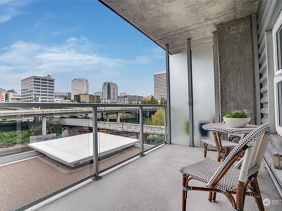 3rd image of 1515 Dock St #508