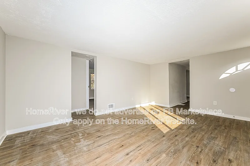 3 bed, 1.0 bath, 1125 sqft, $2,025 — Photo 3