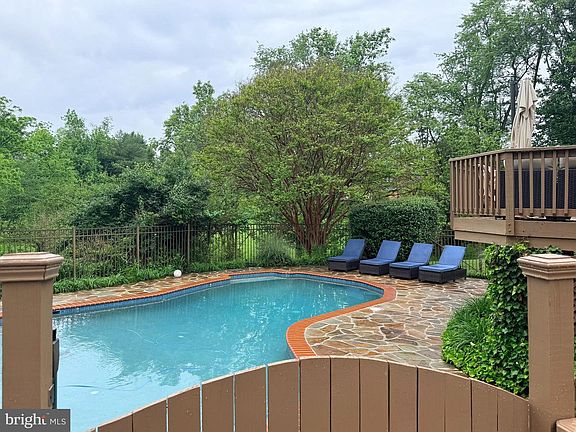 5th image of 3 Brook Farm Ct
